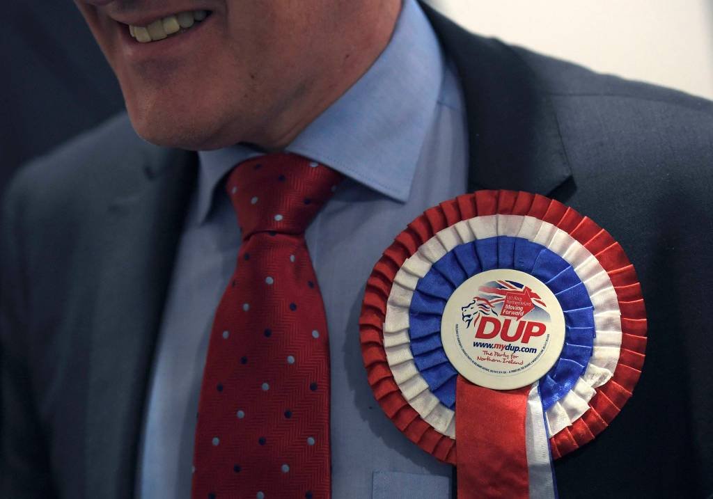 DUP e Sinn Féin lideram eleições norte-irlandesas