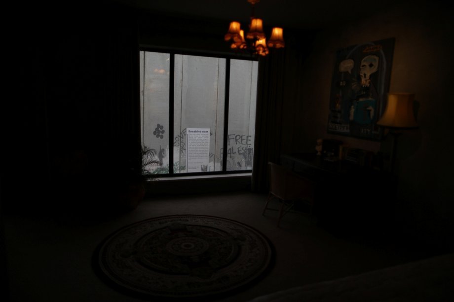 <span>Vista do muro feito por Israel na Cisjordânia, no hotel de Banksy, dia 03/3/2017</span>