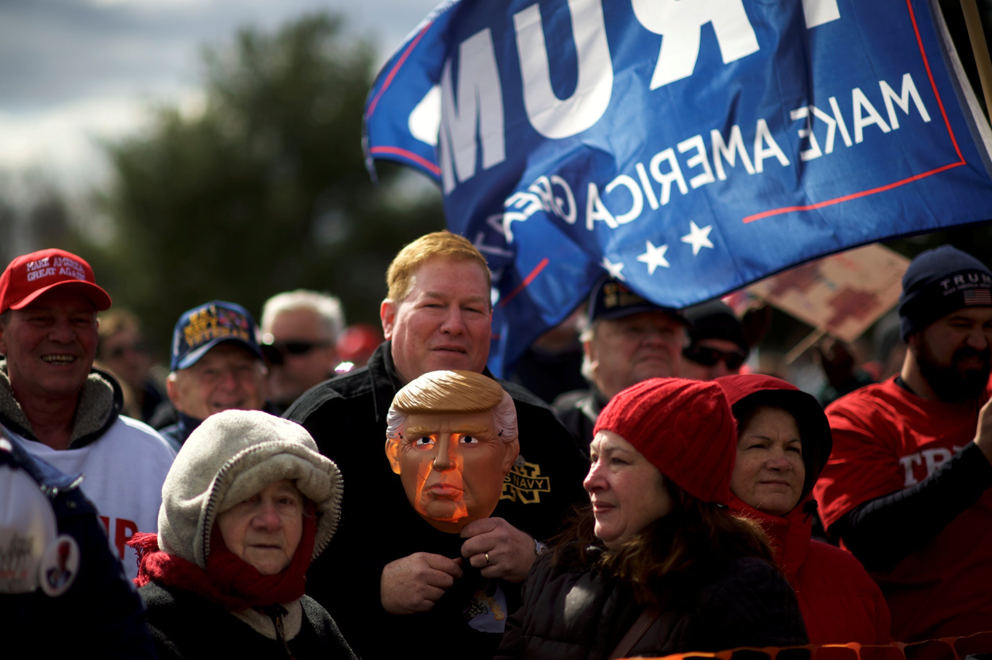 Apoiadores de Trump se reúnem em marchas pelos EUA