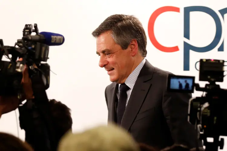 Fillon: candidato conservador afirmou que espera ser inocentado, mas que, quando isso acontecer, eleições já terão sido manipuladas (Charles Platiau/Reuters)