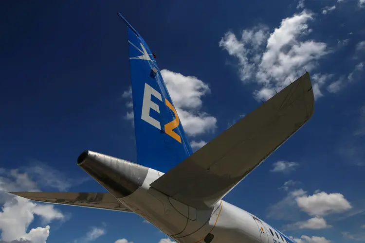 Embraer E195-E2, maior avião desenvolvido no Brasil, é apresentado em São José dos Campos (Roosevelt Cassio/Reuters)