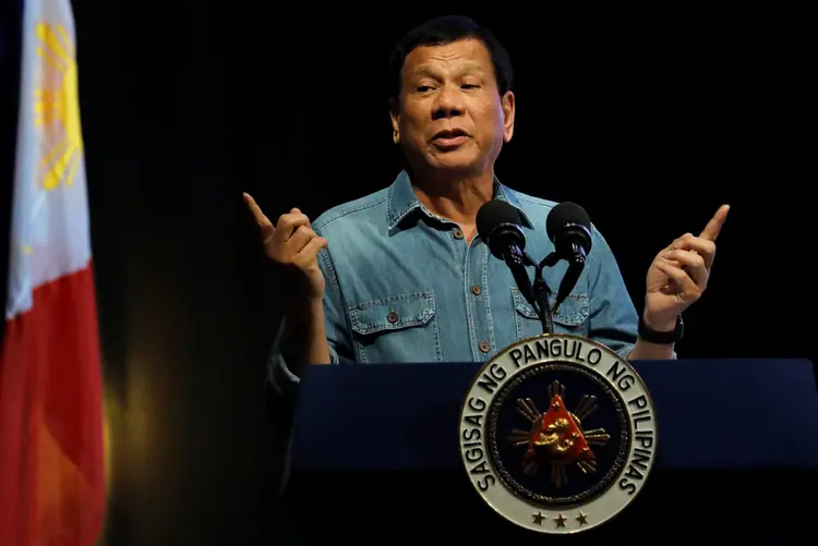 Rodrigo Duterte: a medida ainda deve ser aprovada pelo Congresso (Erik De Castro/Reuters)