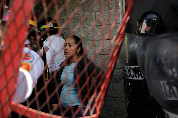 Incêndio: o centro tem capacidade para 400 menores, mas abriga 800 (Saul Martinez/Reuters)
