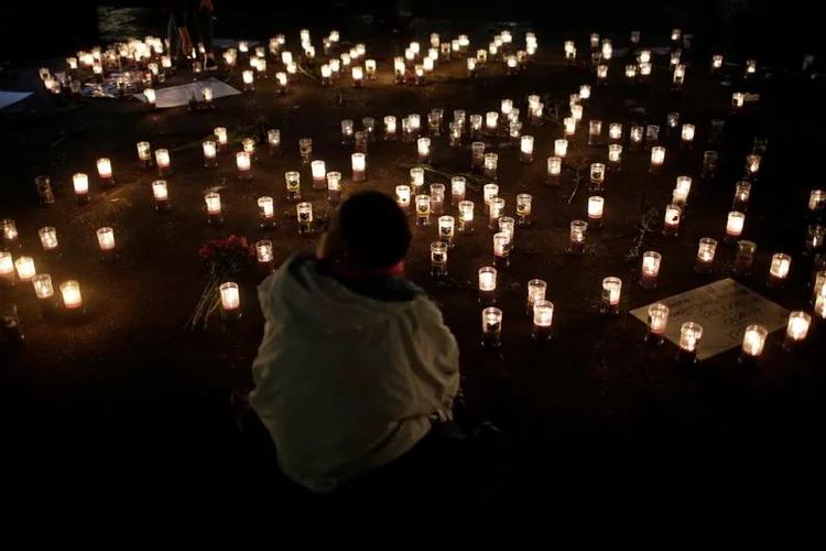 Homenagem para as vítimas de incêndio: ainda restam 20 internas sobreviventes, a maioria em estado crítico, afirmaram fontes hospitalares (Saul Martinez/Reuters)