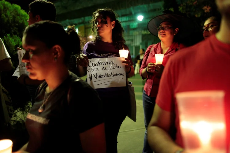 Homenagem às vítimas: "Que o governo está em um ponto crítico é um fato. Um fato dessa natureza, sob nenhuma circunstância, não pode ocorrer desapercebido", disse o presidente (Oswaldo Rivas/Reuters)