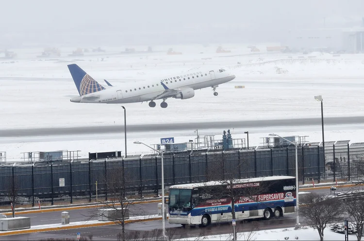 United Airlines: desta vez, companhia é acusada de expulsar casal de voo (Kamil Krzaczynski/Reuters)