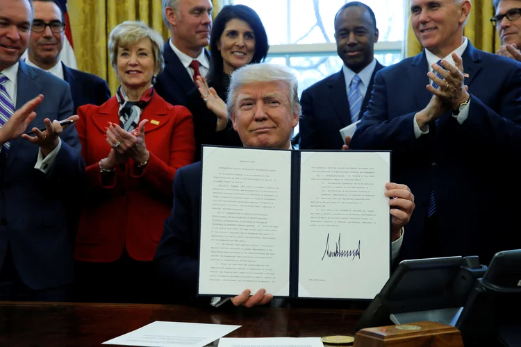Trump: "Bilhões e bilhões são desperdiçados em atividades que não geram resultados para os contribuintes americanos que trabalham duro", afirmou Trump (Jonathan Ernst/Reuters)