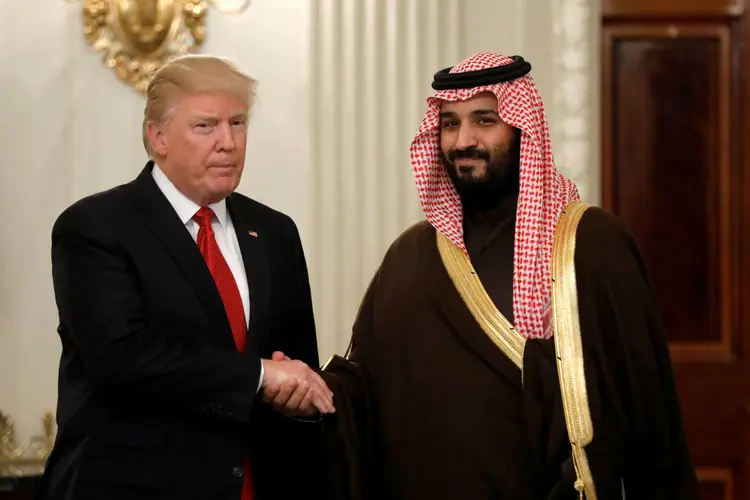 Trump e o príncipe herdeiro da Arábia Saudita: após o encontro, Trump e o príncipe herdeiro não responderem às questões do jornalistas (Kevin Lamarque/Reuters)