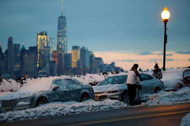 Neve em Nova York: milhões de moradores da Costa Leste ainda irão enfrentar temperaturas abaixo do normal (Eduardo Munoz/Reuters)
