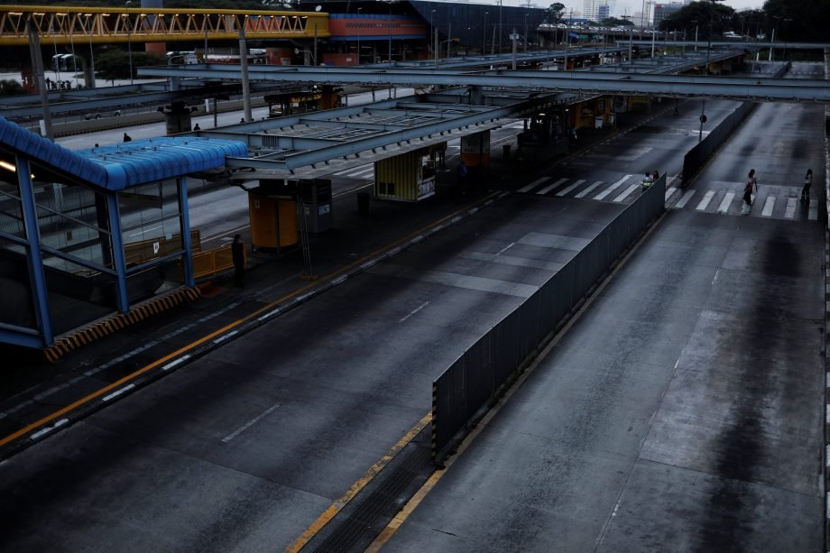 Já a estação Parque Dom Pedro II estava fechada devido à paralisação em São Paulo