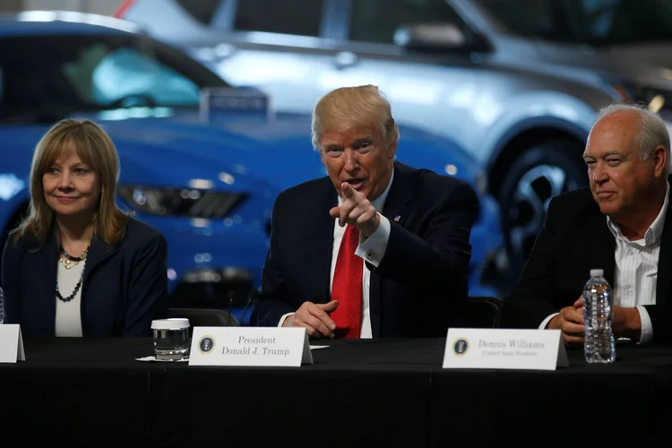 Trump no Michigan em 2017: polo automotivo americano perdeu espaço na economia e motivou parte dos eleitores a votar no presidente (Jonathan Ernst/Reuters)