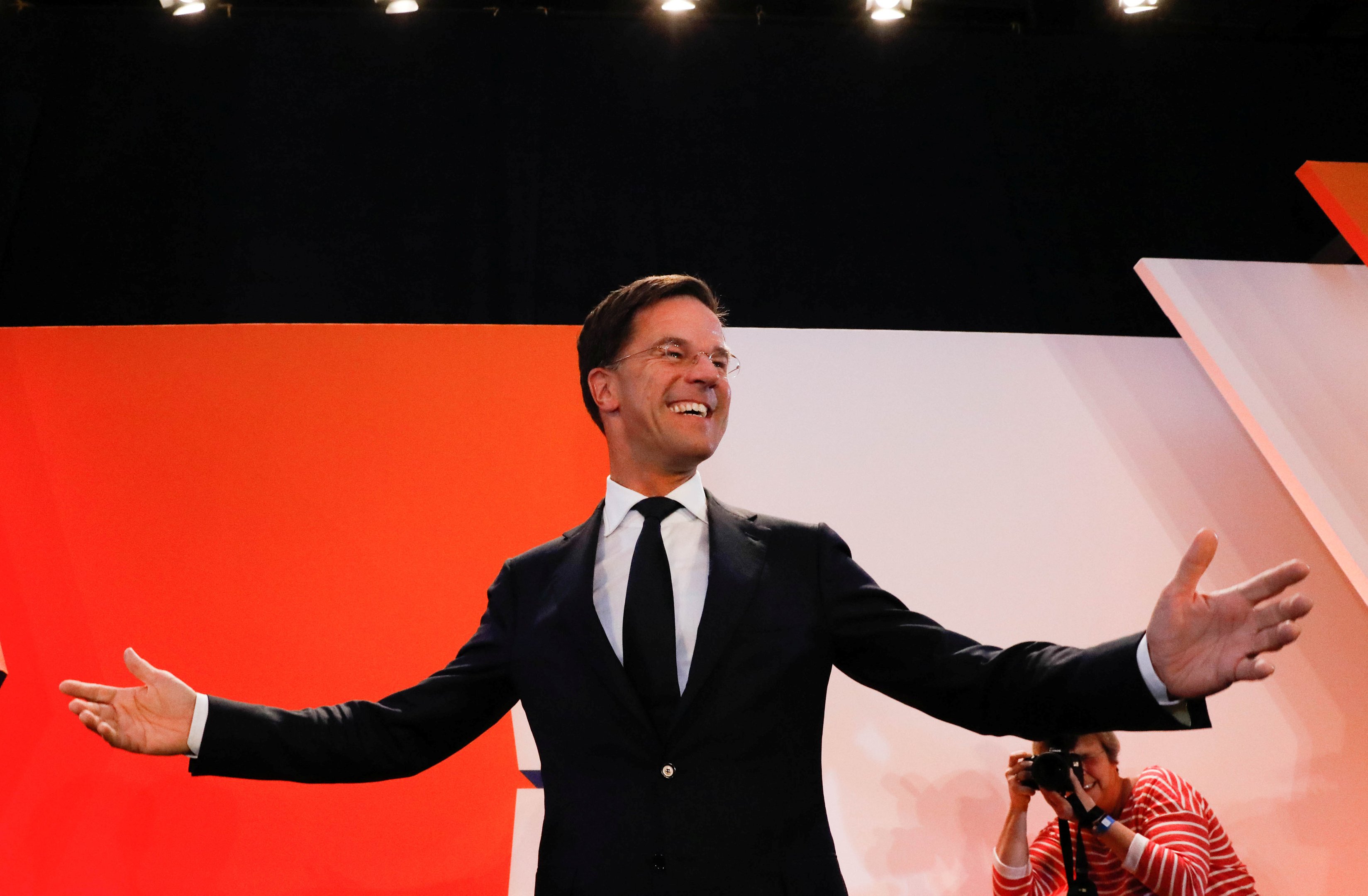 Premiê da Holanda comemora vitória sobre "populismo errado"