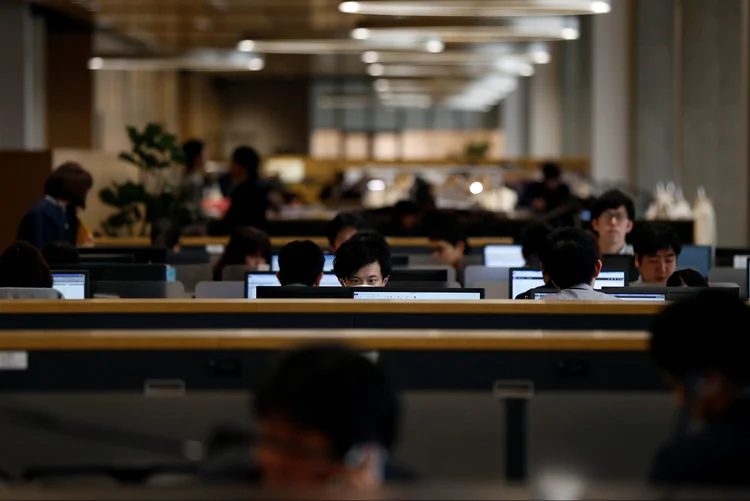 Trabalho: em 2015, mais de 2.159 pessoas se suicidaram no Japão por causas relacionadas ao trabalho (Issei Kato/Reuters)