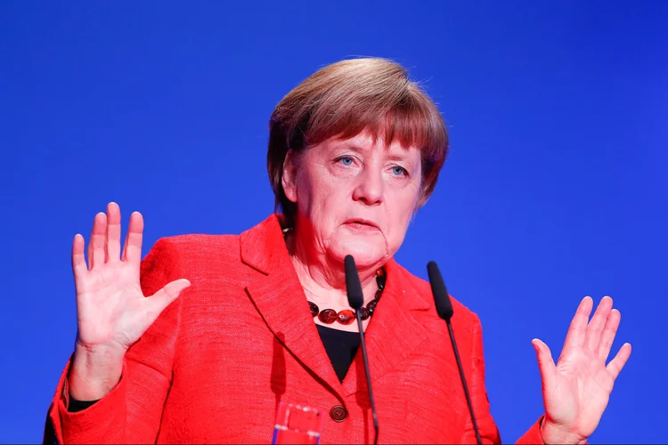 Angela Merkel: "meus sinceros parabéns a Emmanuel Macron pelo grande sucesso de seu partido no primeiro turno eleitoral. Forte voto por reformas" (Fabrizio Bensch/File Photo/Reuters)