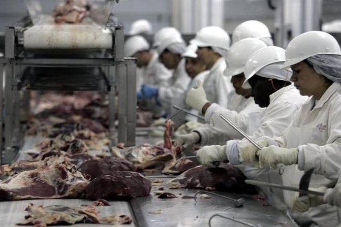 Suíça bloqueia importação de carne de 4 unidades brasileiras