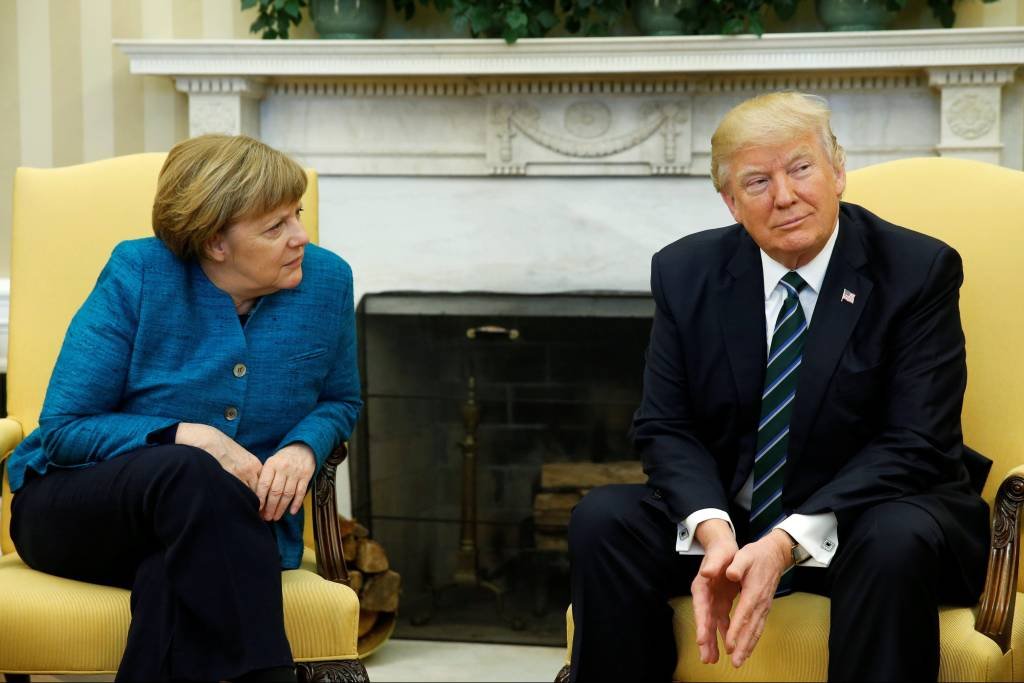 Alemanha minimiza suposta recusa de Trump a cumprimentar Merkel