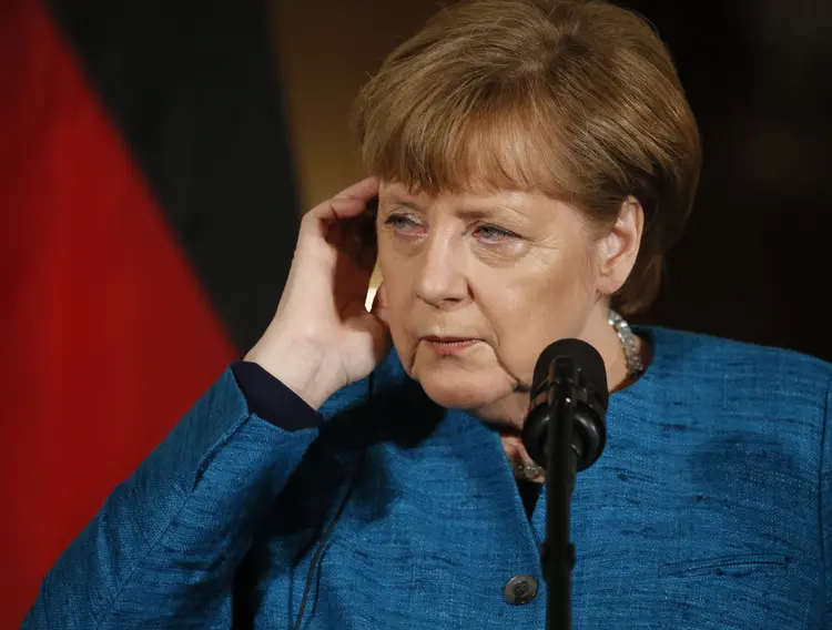 Merkel: segundo ela é necessário para os europeus ter uma "política externa comum", para, por exemplo, pressionar para "resolver o conflito na Líbia" (Jim Bourg/Reuters)