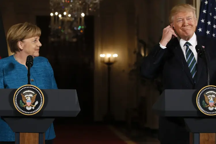 Angela Merkel e Donald Trump: "(Trump) se comprometeu pessoalmente com o processo de Minsk", disse Merkel (Jim Bourg/Reuters)