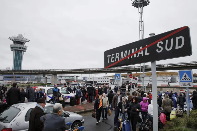 O hub do aeródromo de Pontoise Cormeilles, inaugurado na quinta-feira, combina terminal de passageiros, área de decolagem e aterrissagem (Benoit Tessier/Reuters)