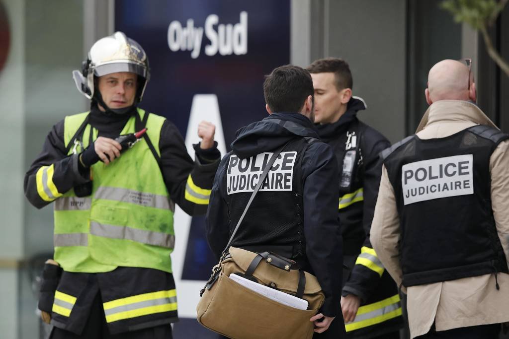 Aeroportos na França recebem avisos de bomba pelo 3º dia seguido