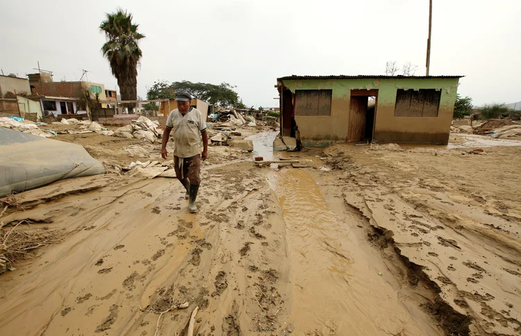 Enchentes no Peru: Cajamarquilla refinou no ano passado cerca de 340 mil toneladas de zinco, segundo dados oficiais. (Mariana Bazo/Reuters)