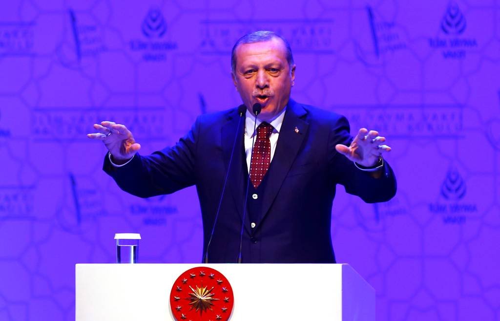 Erdogan diz que país vai revisar laços com Europa após referendo