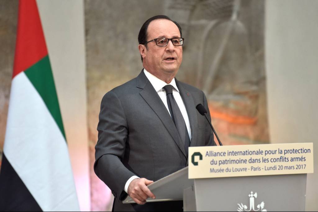Hollande liga para parabenizar Macron por eleição na França