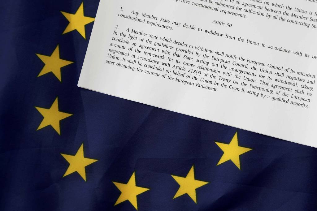 UE diz ter "tudo pronto" à espera de notificação do Brexit