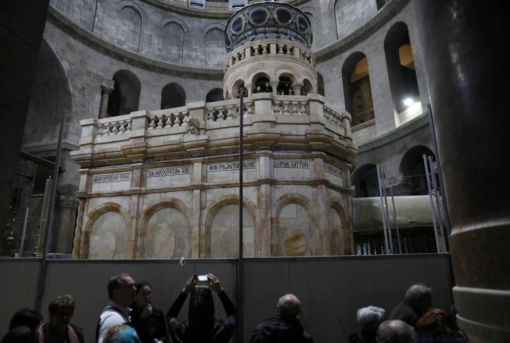 Restauração de tumba de Jesus em Jerusalém é concluída