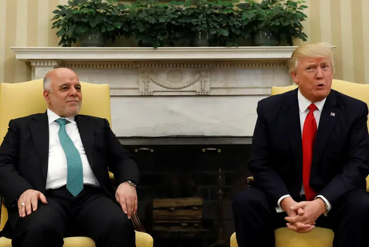 Trump e Haider al-Abadi: "Obrigado por estar aqui, tenho um grande respeito por você e sei que trabalha muito duro, (...) seus soldados lutam com coragem", disse Trump (Kevin Lamarque/Reuters)