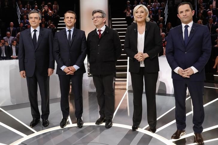 Candidatos da França defendem planos econômicos opostos em debate