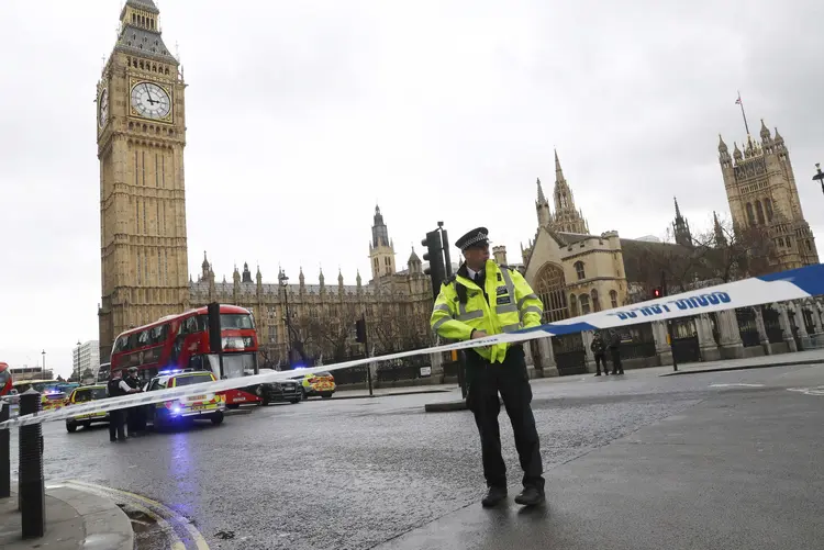 Parlamento: o incidente ocorreu após o termino da sessão semanal de perguntas à primeira-ministra britânica, Theresa May (Stefan Wermuth/Reuters)