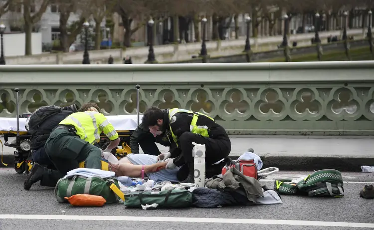 Parlamento: a polícia disse que tinha sido chamada devido a um incidente na ponte de Westminster (Toby Melville/Reuters)