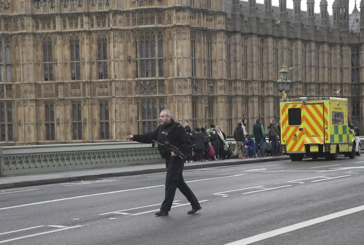 Reino Unido: a decisão foi tomada após o incidente ocorrido em Westminster e que a polícia trata como ataque terrorista (Toby Melville/Reuters)