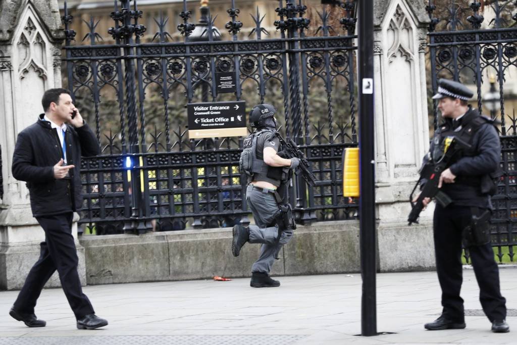 Atentado no Parlamento britânico é terrorismo, diz polícia