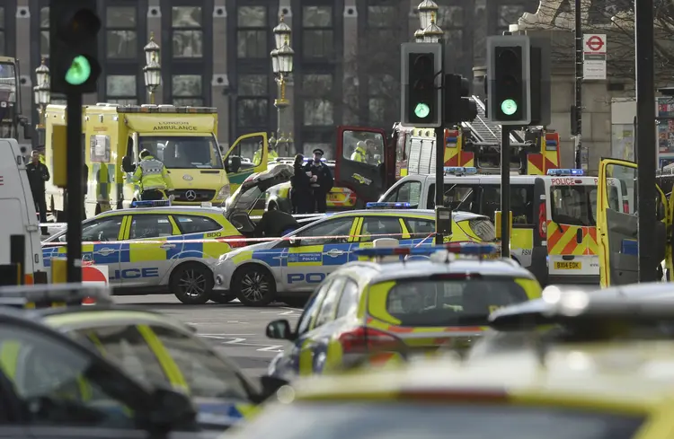 Atentado em Londres: agentes investigam agora qual foi a motivação para o terrorista cometer o atentado, assim como quais foram os preparativos e se teve cúmplices (Hannah McKay/Reuters)