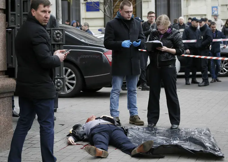 Assassinato em Kiev: chefe policial confirmou que a vítima é o ex-deputado comunista Denis Voronenkov (Valentyn Ogirenko/Reuters)