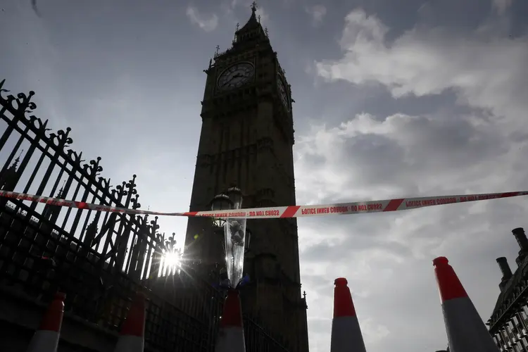 Atentado em Londres: "A investigação da unidade antiterrorista da Polícia de Londres sobre o ataque terrorista da quarta-feira continua a se desenvolver a um ritmo rápido e envolve a centenas de agentes" (Stefan Wermuth/Reuters)