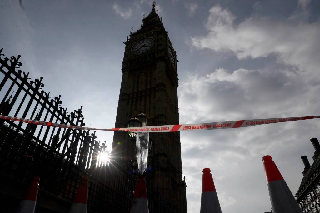 Polícia deteve 5 homens e 3 mulheres após atentado de Londres