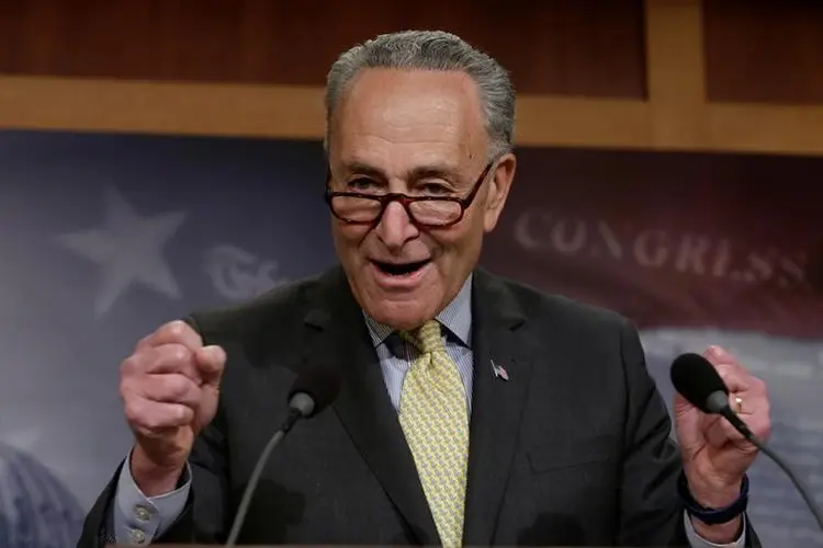 Chuck Schumer: a manobra que o democrata planeja pode provocar uma disputa partidária violenta e mudar a maneira como o Senado trabalha (Yuri Gripas/Reuters)