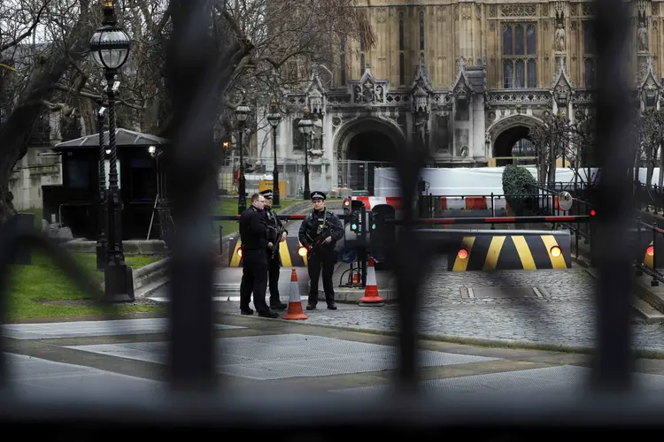 Londres: a investigação se concentra em entender a motivação do autor do atentado e a preparação do ato, que deixou 50 feridos, dois deles em estado crítico e outro entre a vida e a morte (Darren Staples/Reuters)