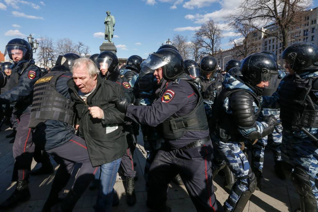 UE exige libertação de detidos em manifestação na Rússia