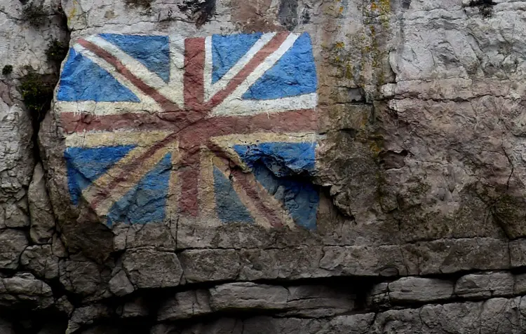 Bandeira do Reino Unido pintada em muro: Eles já tinham assinado, nos últimos meses, acordos sobre transporte rodoviário, transporte aéreo, seguros e livre-circulação de pessoas. (Rebecca Naden/Reuters)