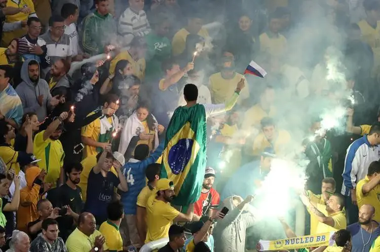 Brasil deixou o campo sob aplausos da torcida paulista, normalmente exigente com a seleção (Paulo Whitaker/Reuters)