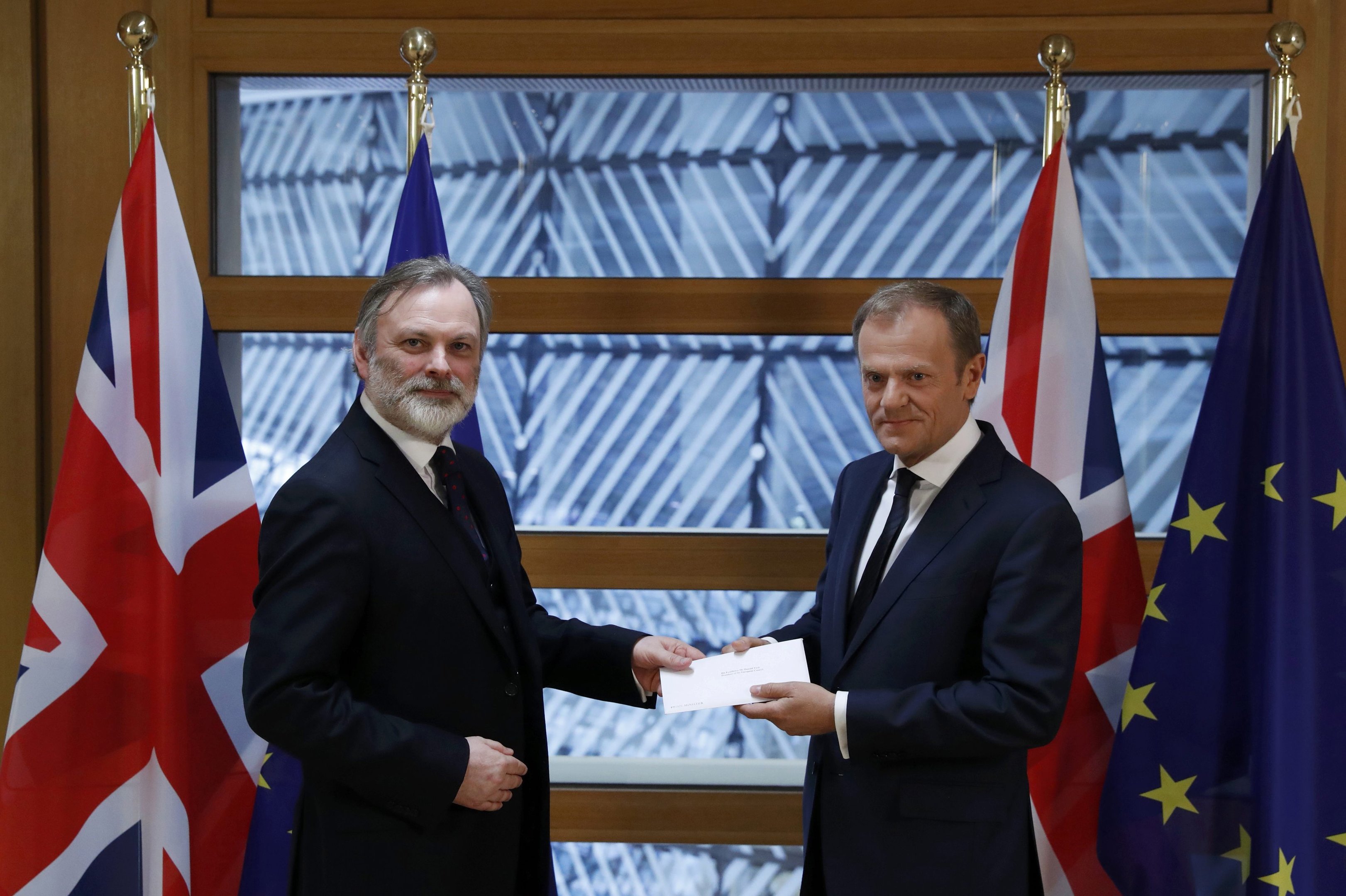 Reino Unido formaliza o Brexit com carta ao Conselho Europeu
