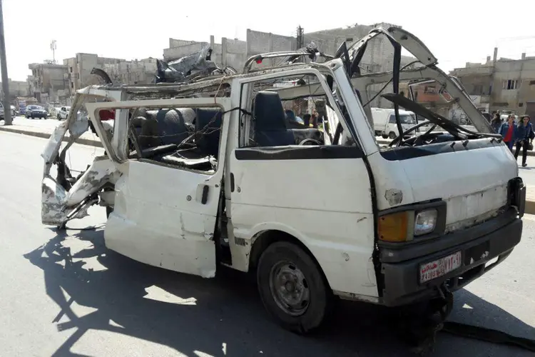 Atentados em Homs: há 15 dias, várias pessoas ficaram feridas pela explosão de uma bomba em um ônibus na região de Wadi al Dahab, nessa cidade (Sana/Reuters)