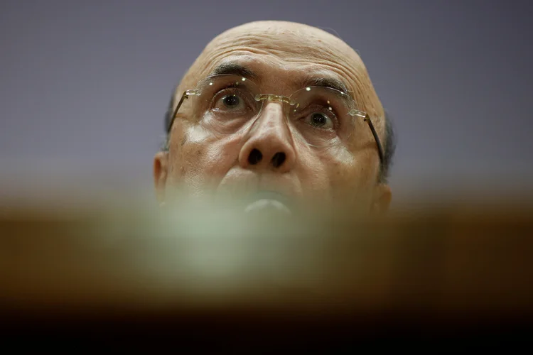 Meirelles: três associações representativas das indústrias de produtos têxteis (Abit), de calçados (Abicalçados) e de móveis (Abimóvel) encaminharam ao Ministério da Fazenda uma petição conjunta de audiência para discutir a reoneração da folha com Meirelles (Ueslei Marcelino/Reuters)