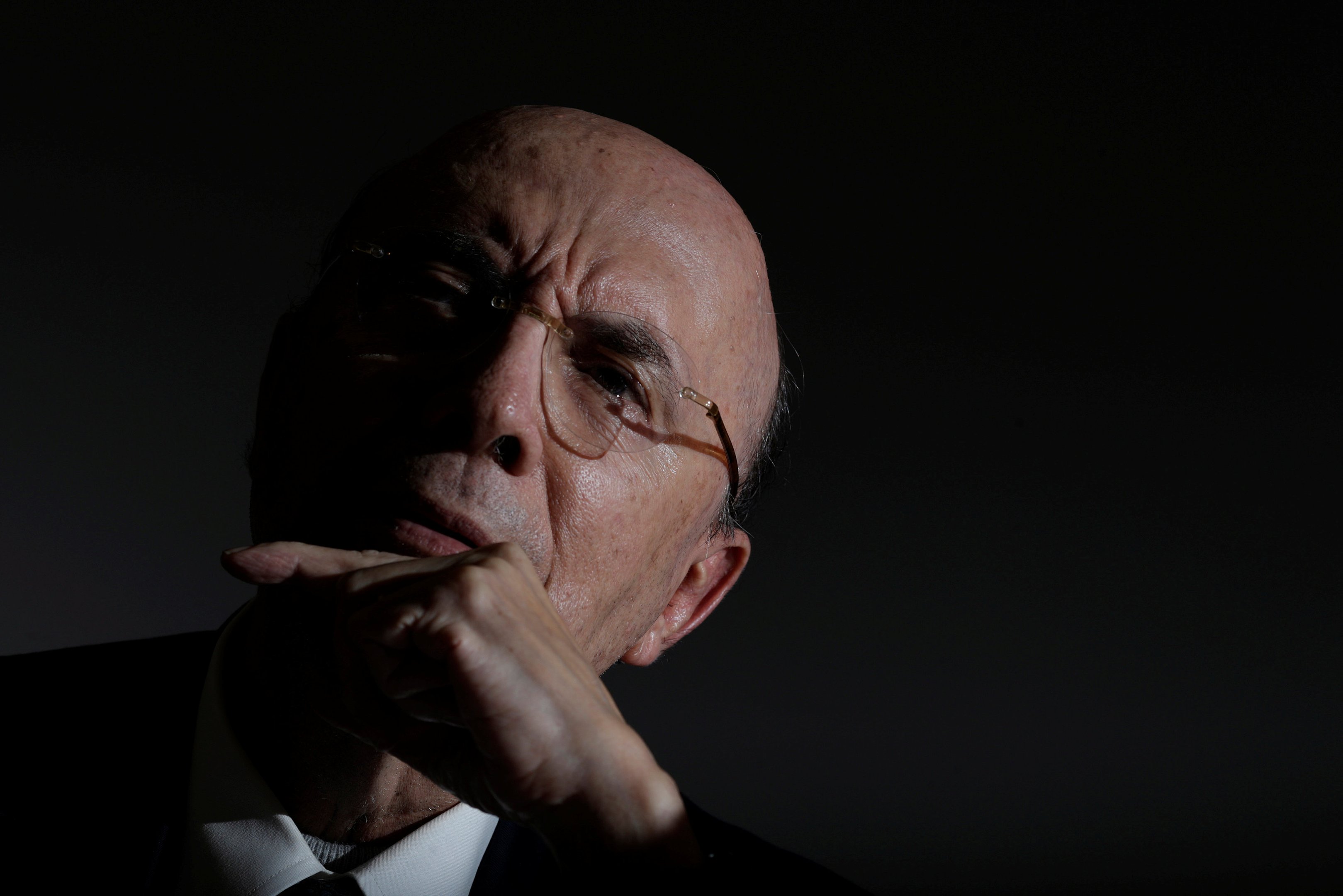 Alguém tem que pagar por aposentadorias precoces, diz Meirelles