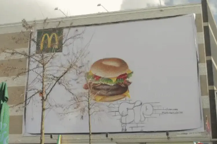 Outdoor do McDonald's: publicidade também conta com um clipe de rap e um documentário (Reprodução/Reprodução)