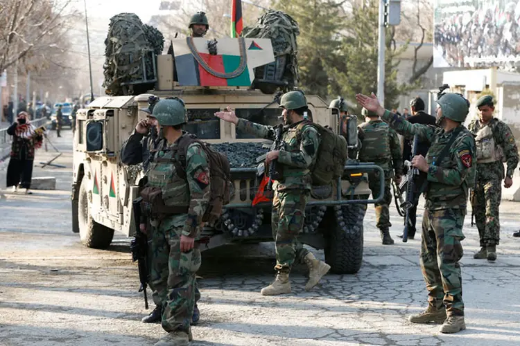 Afeganistão: um deles ateou fogo ao próprio corpo, abrindo passagem aos outros três assaltantes que invadiram o local disparando "indiscriminadamente" (Reuters)